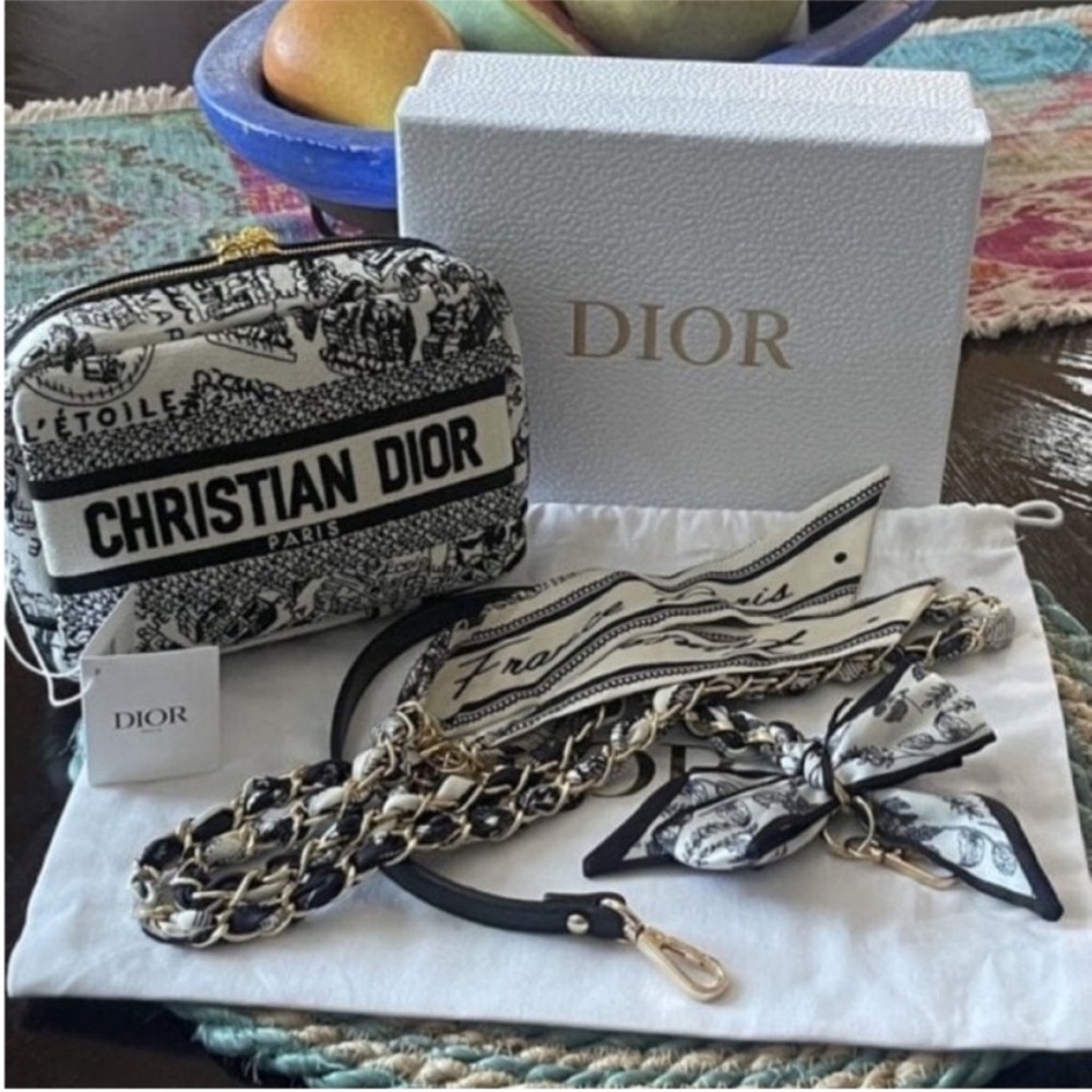 Dior Black and White Christian Dior Toile Crossbody Bag - Picture 6 of 16